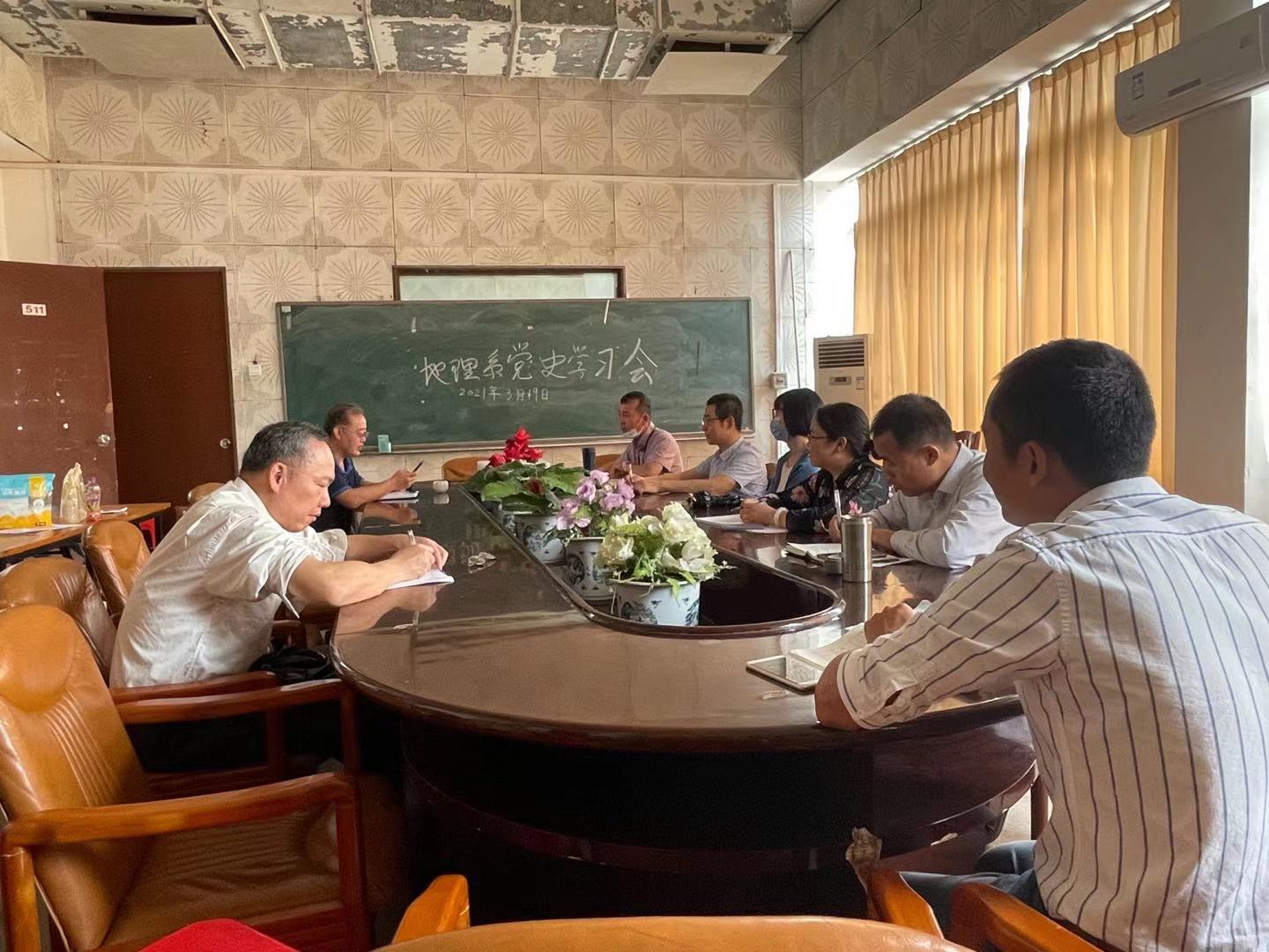 陈修文支部体育训练营讲解党史